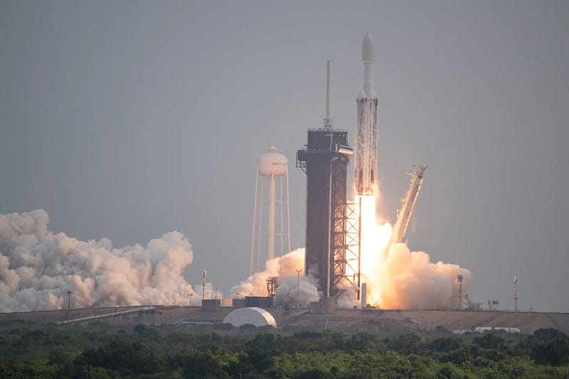 Psyche spacecraft launches aboard SpaceX Falcon Heavy